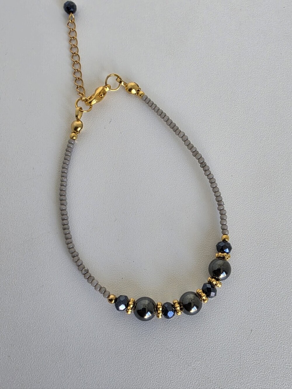 Gray Agate & Black Crystal Beaded Bracelet Gold Tone Adjustable 7"+2"